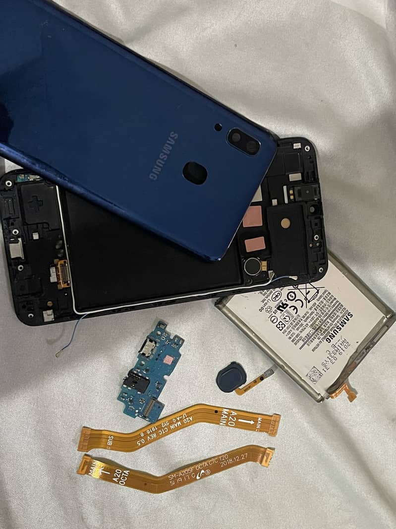 Samsung Mobile A20 1