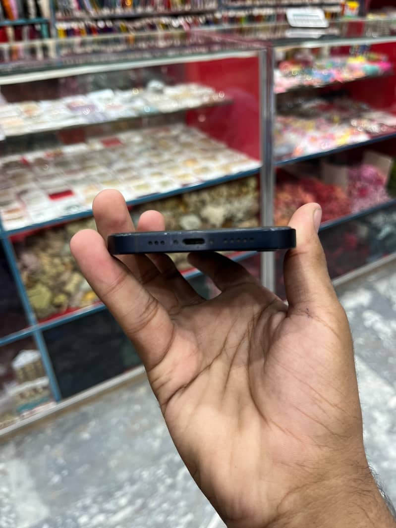 Apple iPhone 12 6
