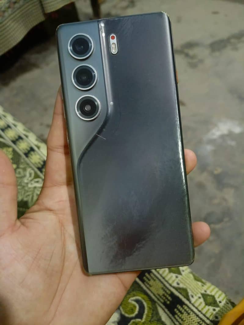 Tecno CAMON 40 Pro 6