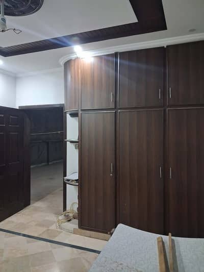 5 Marla 3rd floor available for rent with Gas