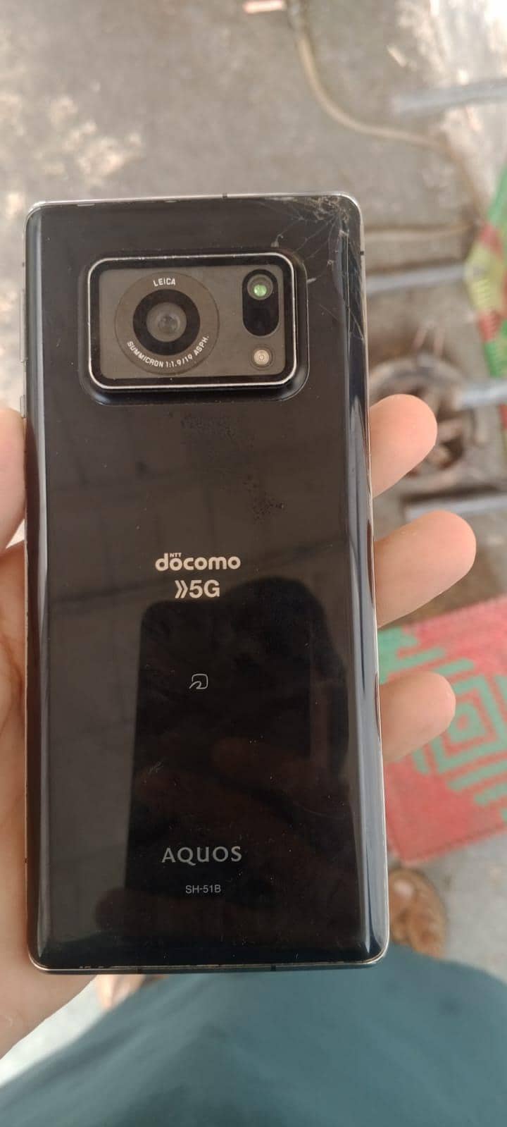 Sharp Aquos R6 4