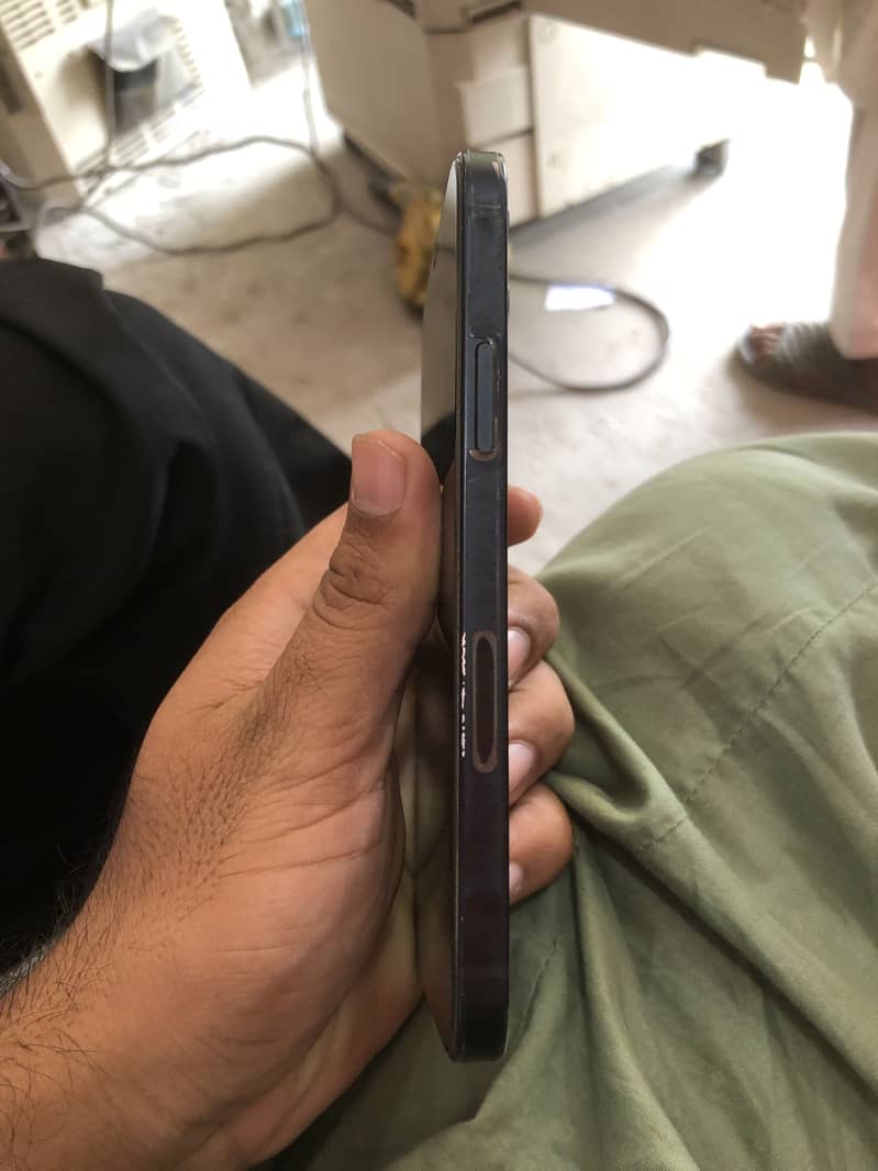Apple iPhone 12 3