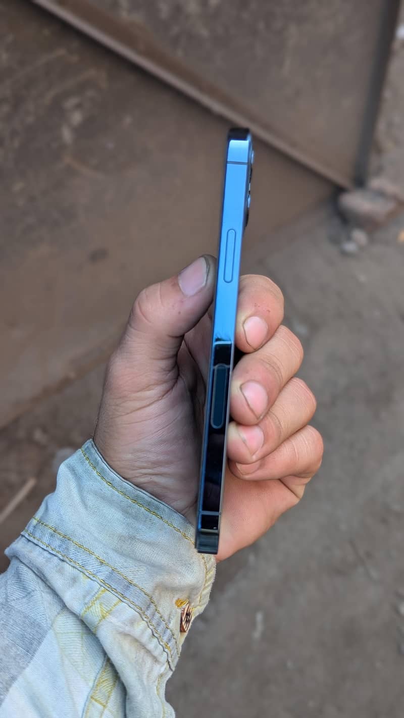 Apple iPhone 12 Pro 4