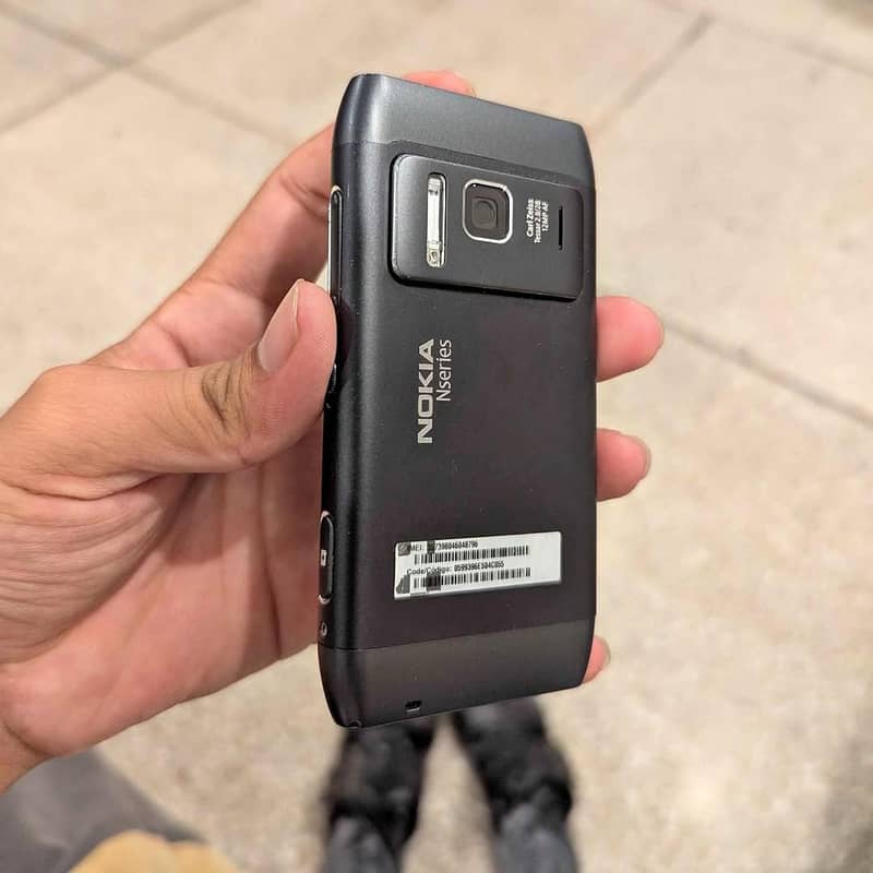 Nokia N8 4