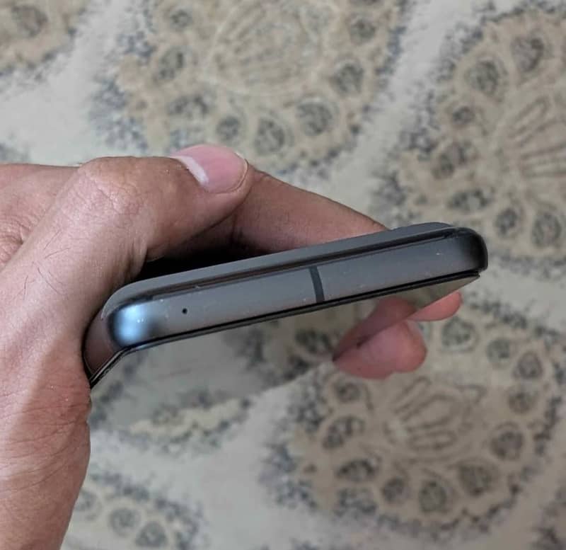 Google Pixel 8 4