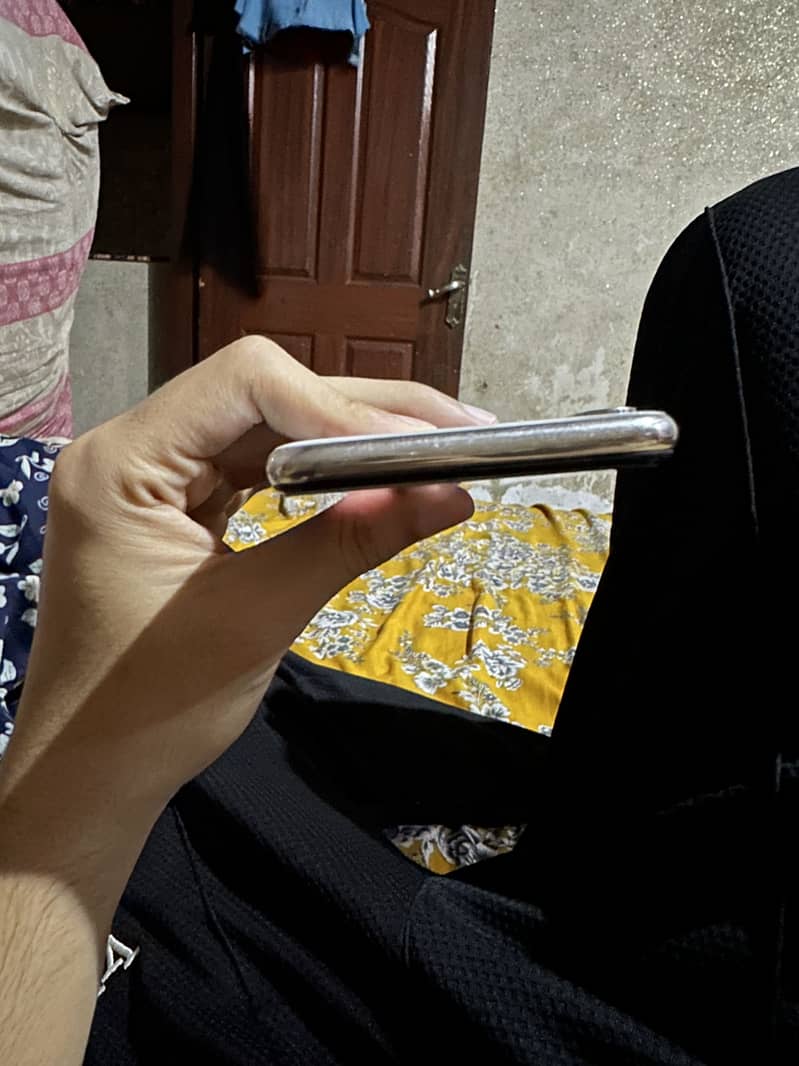 Apple iPhone X 5