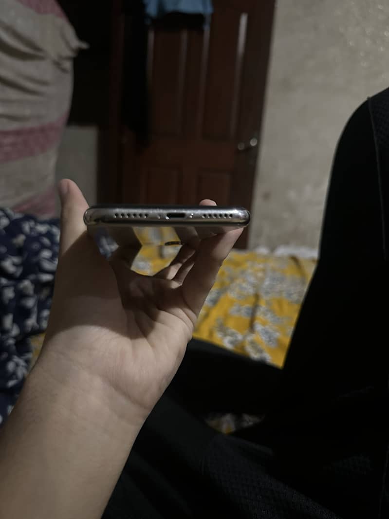 Apple iPhone X 6