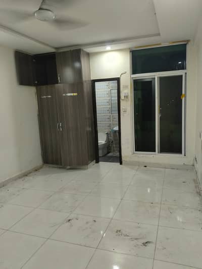 Studeo unfurnished flat available for rent in E11 2