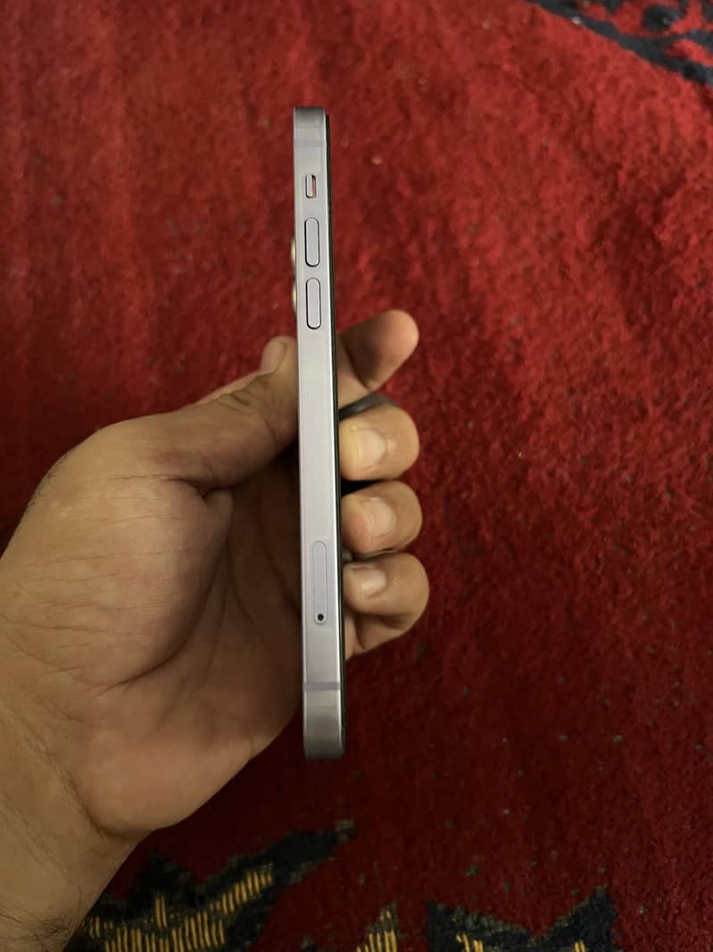 Apple iPhone 12 4