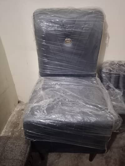 brand new 5 seaters sofa set with 1 puffy