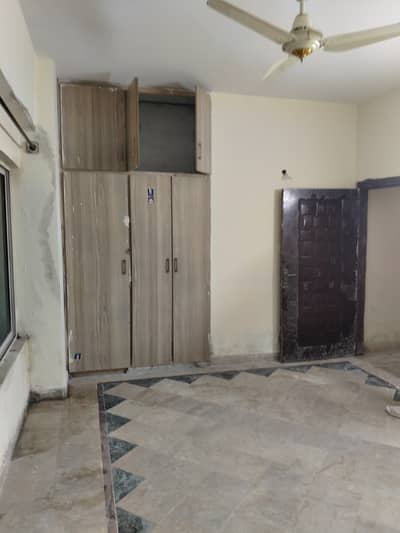 One bedroom unfurnished flat available for rent in E11 4