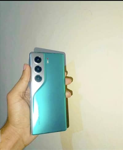 Tecno camon 40 pro  box original charges 8/256gb available