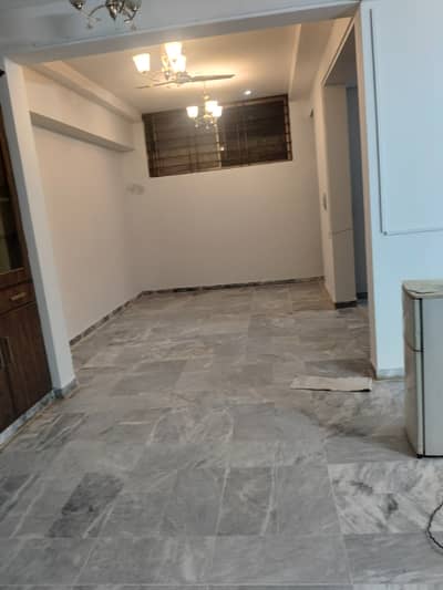 Room available for rent in E11 2 in portion for single job