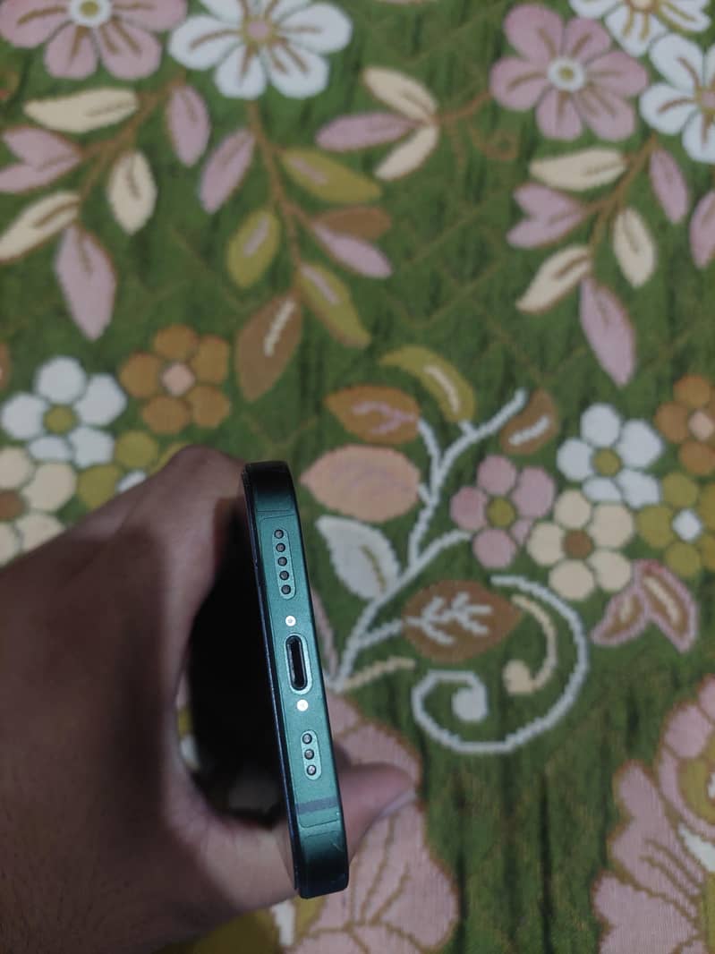 Apple iPhone 13 3