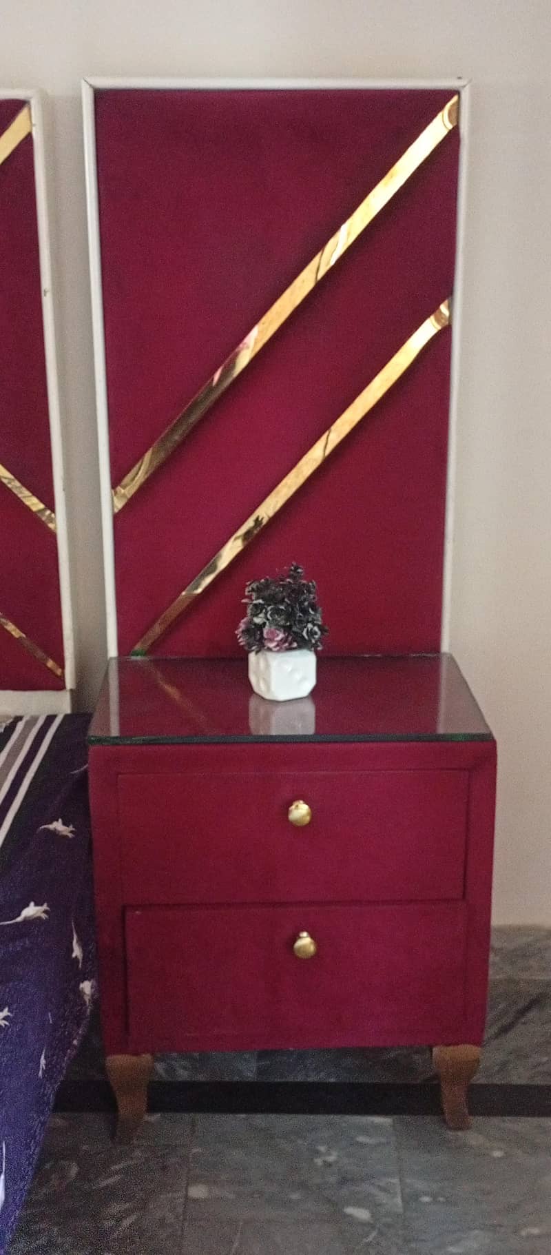 1 bed or 1 dressing table 2 side table 1