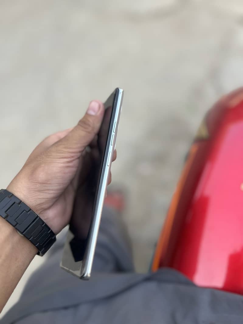 Tecno CAMON 40 Pro 4
