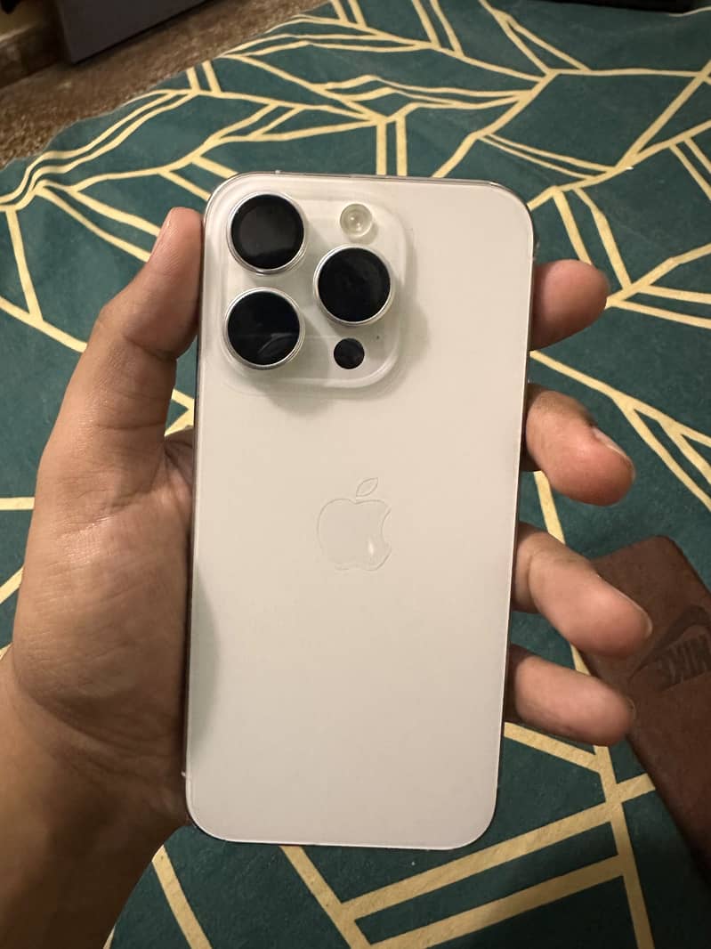 Apple iPhone 15 Pro 0