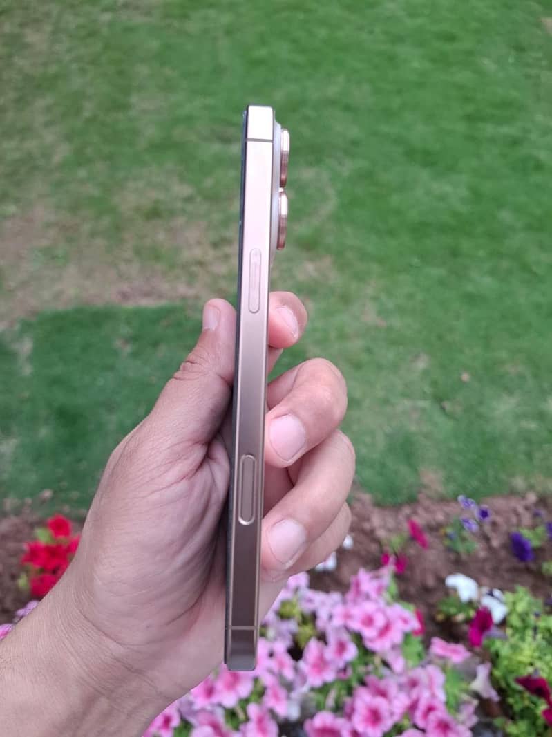 Iphone 16 pro max 3