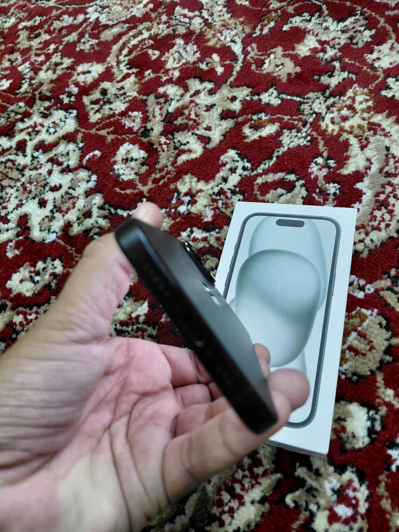 Apple iPhone 15 4