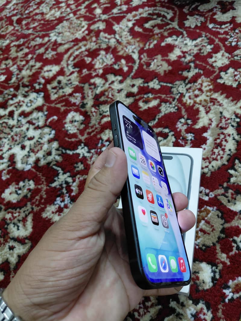 Apple iPhone 15 5