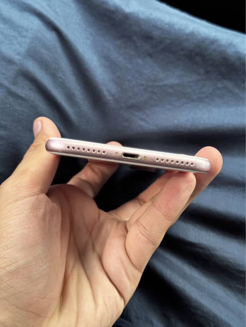 Apple iPhone 7 Plus 3