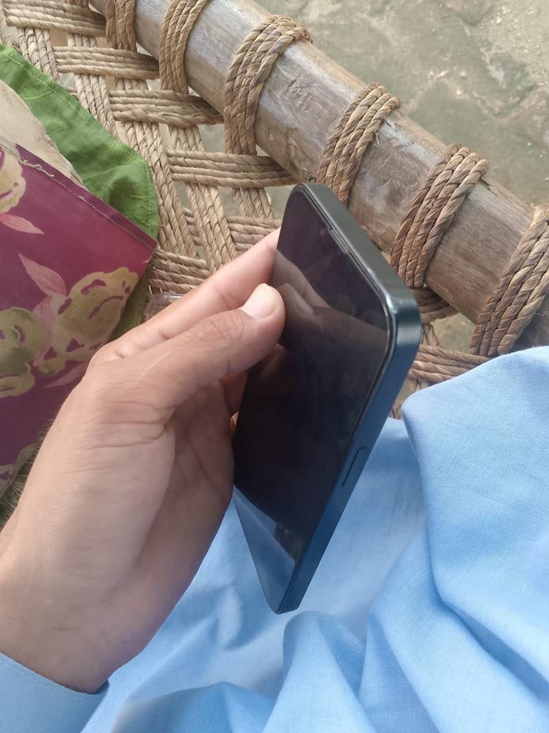 Apple iPhone 13 1