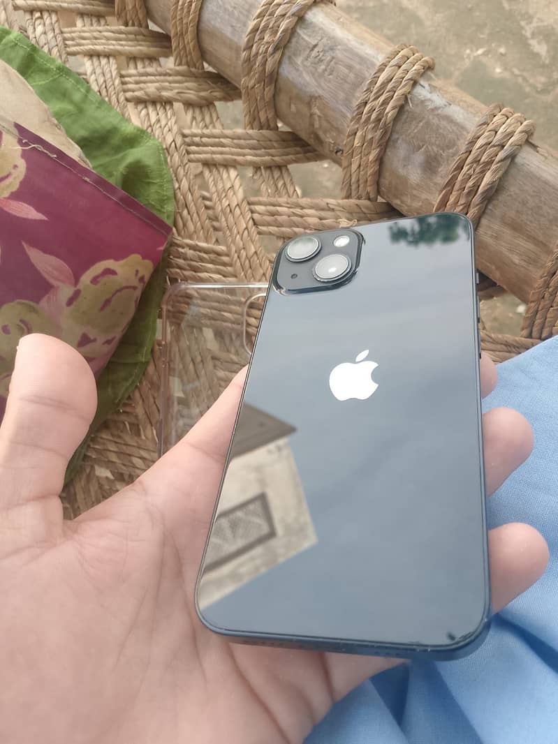 Apple iPhone 13 8