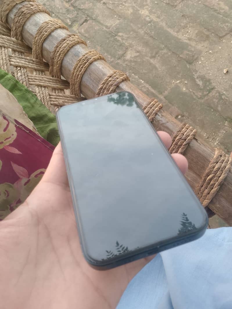 Apple iPhone 13 11
