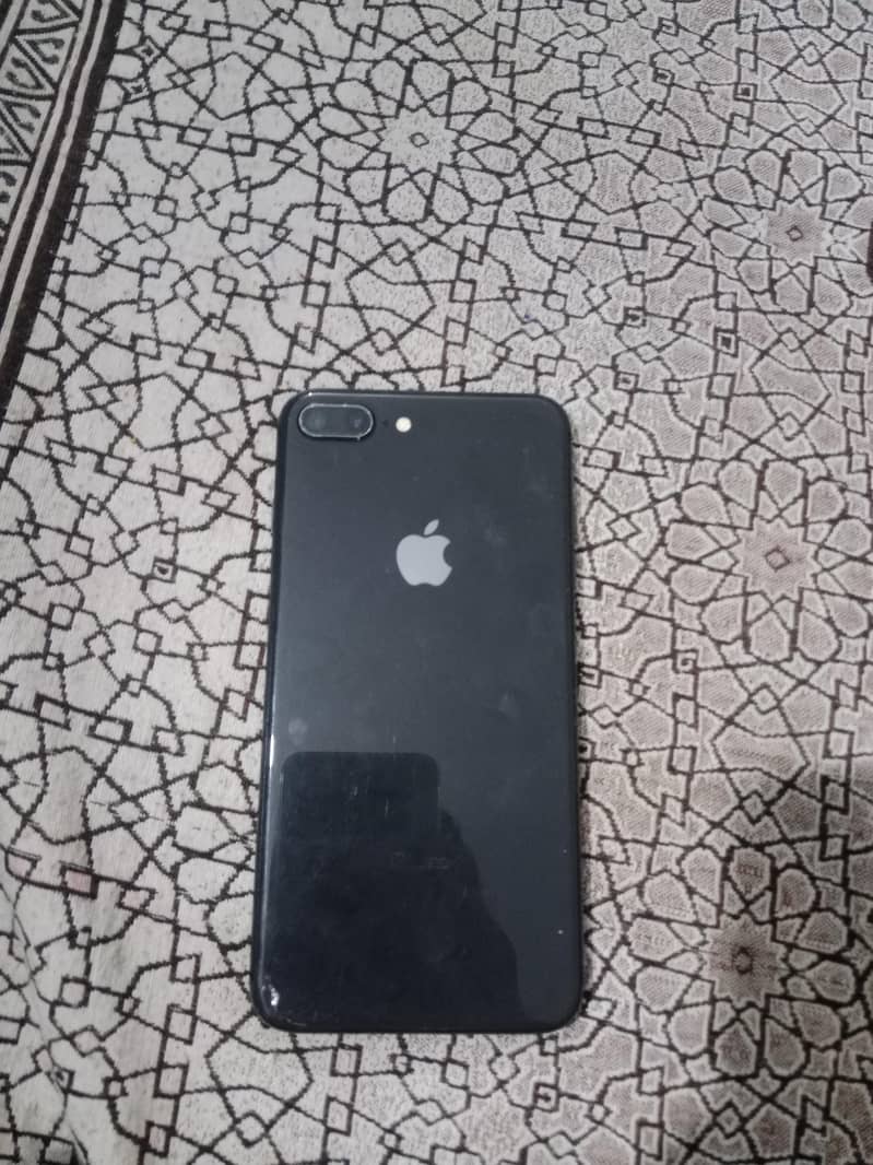 Apple iPhone 8 Plus 3