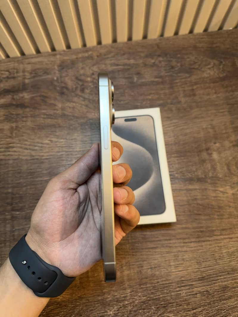 Apple iPhone 15 Pro Max 6