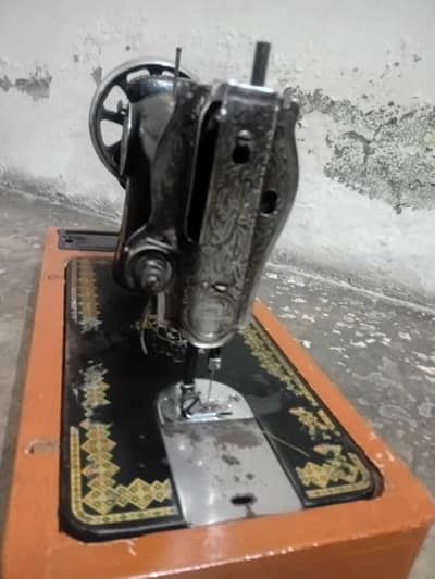 ​SONGER Sewing Machine in Excellent Working Condition