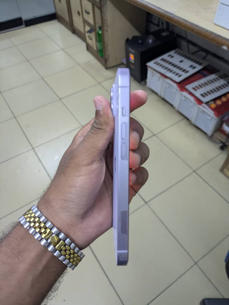 Apple iPhone 14 4