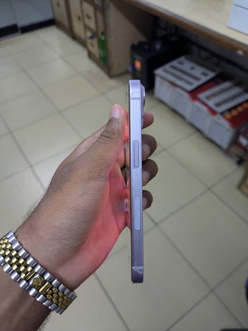 Apple iPhone 14 12