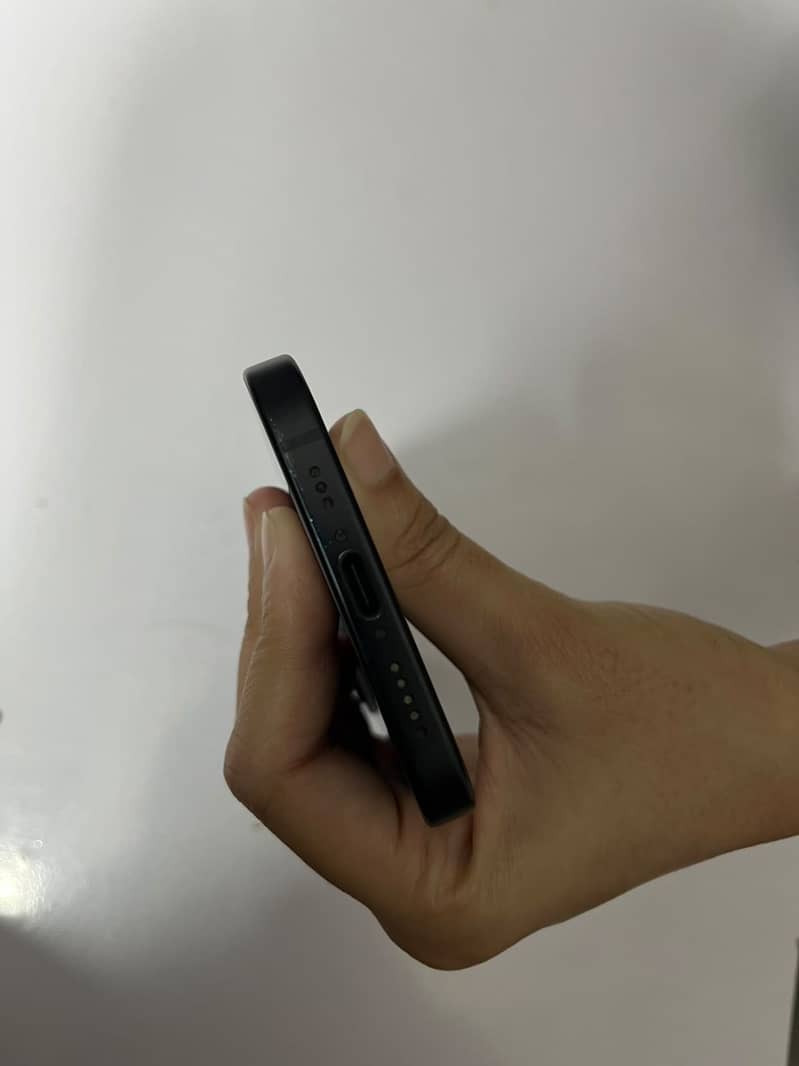 Apple iPhone 15 4