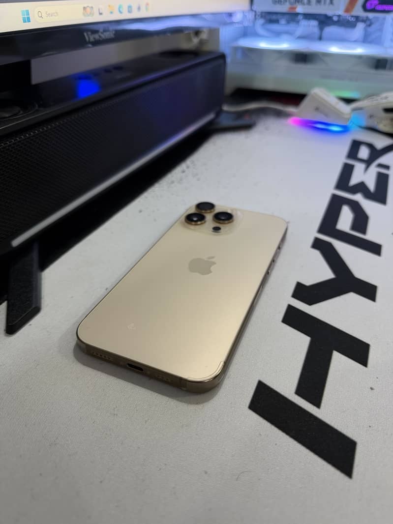 Apple iPhone 16 Pro Max 0