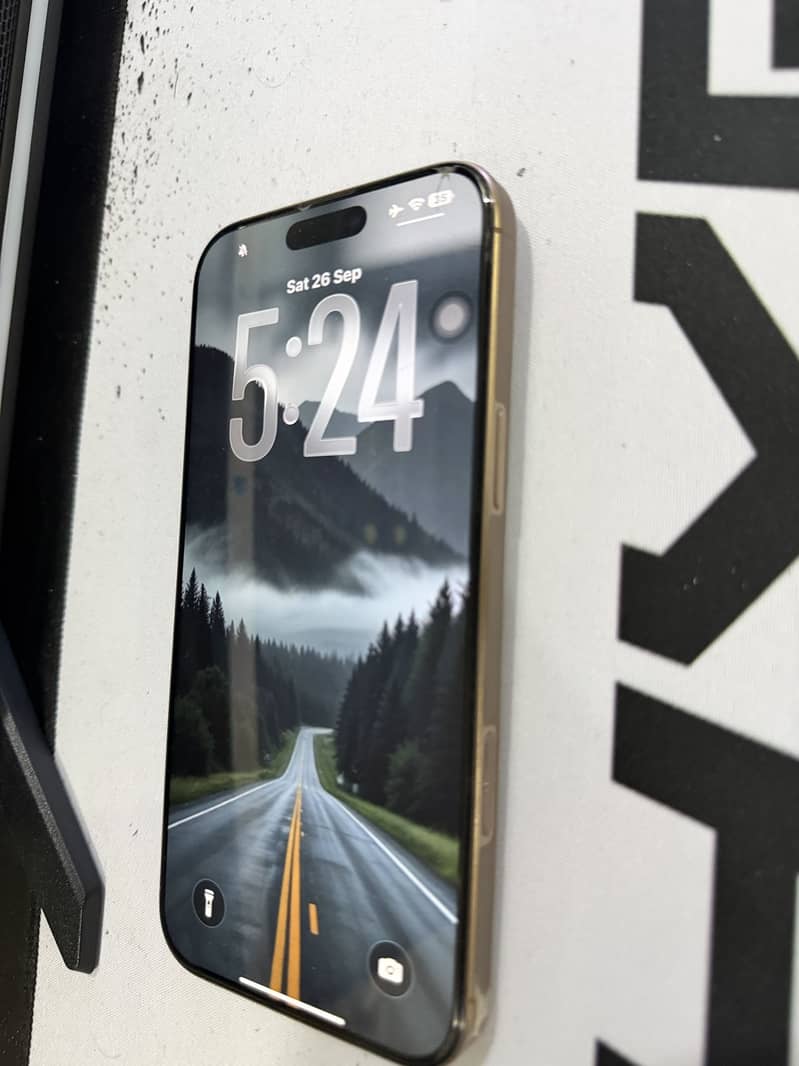 Apple iPhone 16 Pro Max 2