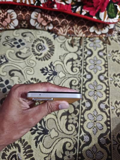 OPPO F21 Pro