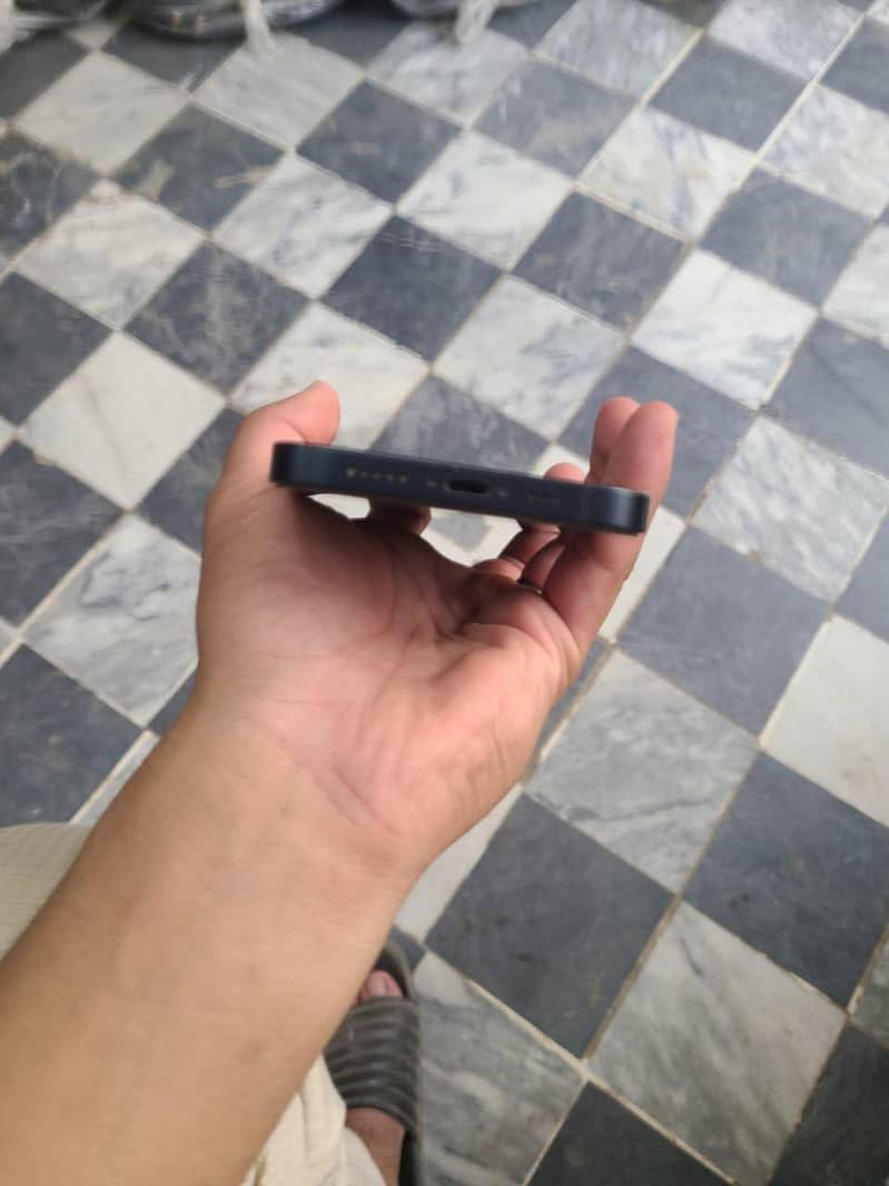 Apple iPhone 13 4