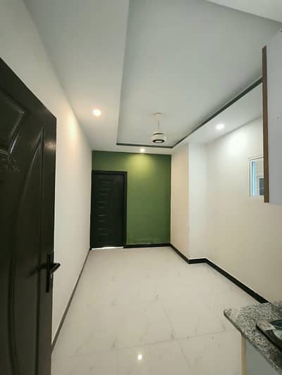 One bedroom unfurnished flat available for rent in E11 4