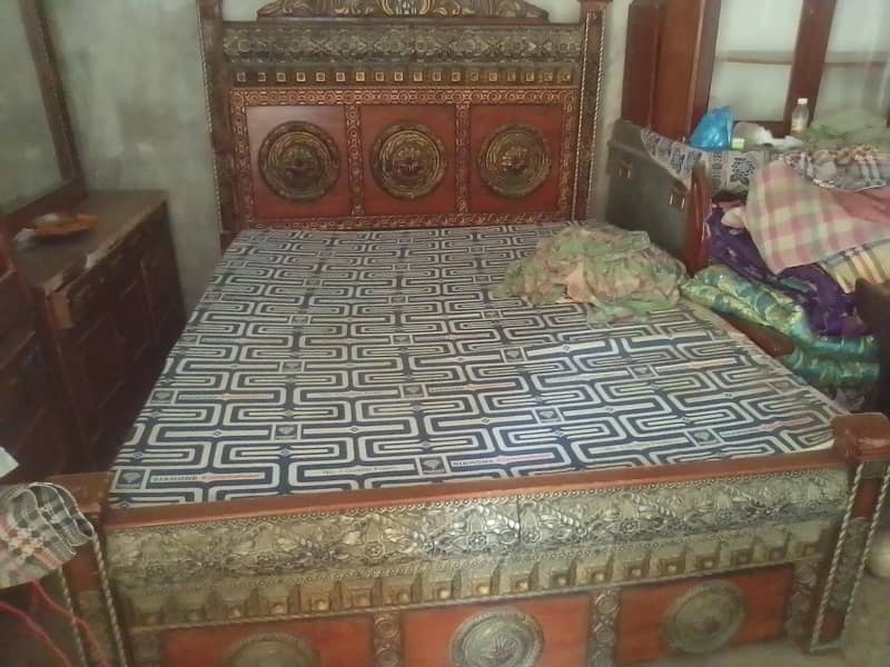 bed and mirror 1