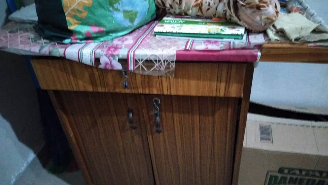 iron stand table 0