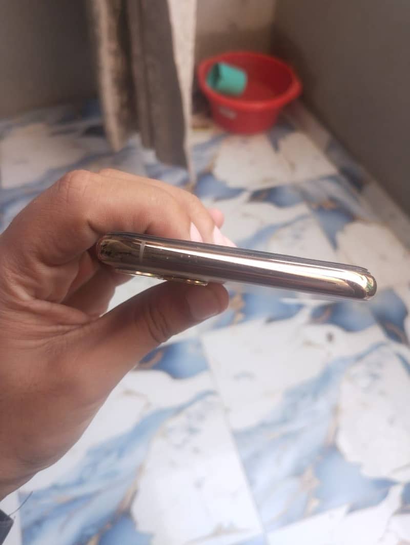 Apple iPhone 11 Pro Max 2