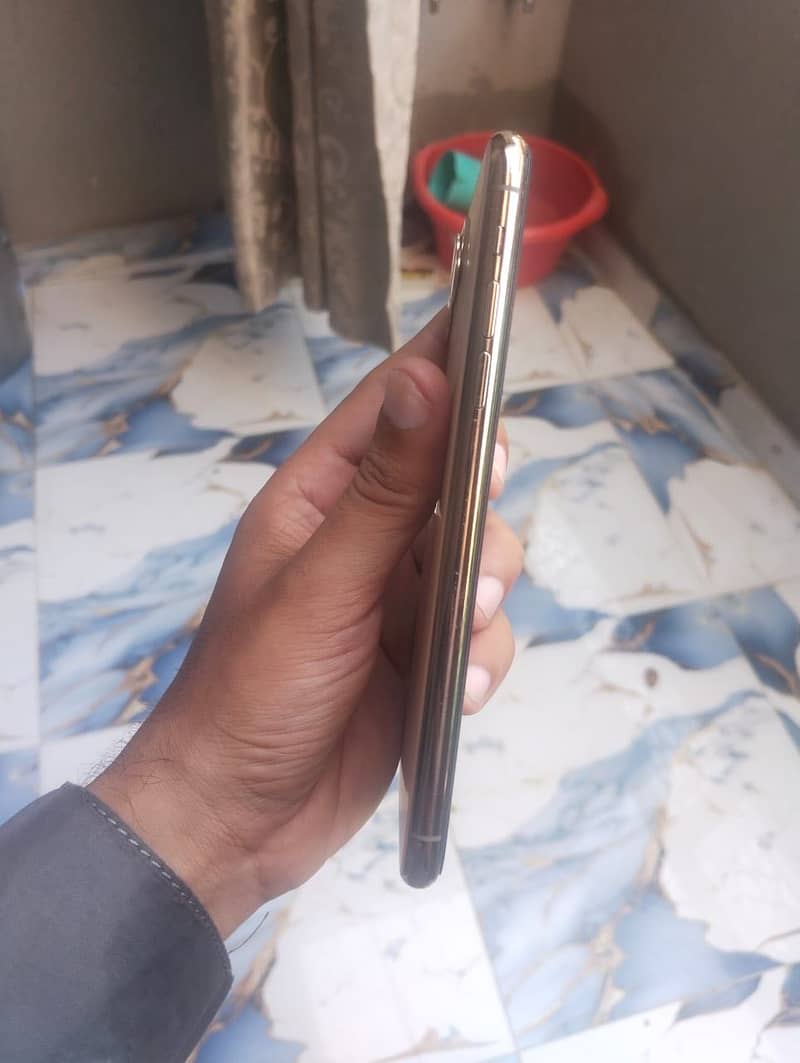 Apple iPhone 11 Pro Max 5