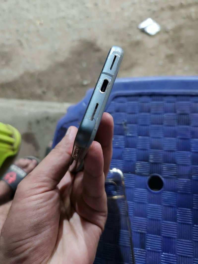 Google Pixel 8 4