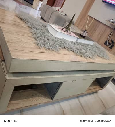Center table for sale with 2 stools and 2 drawers