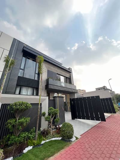 10 Marla Brand New Luxury House For Sale In Bahria Town Lahore.