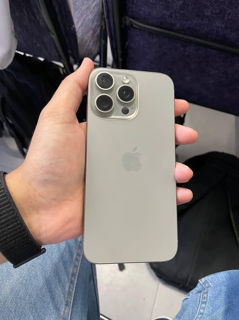 Apple iPhone 15 Pro Max 0