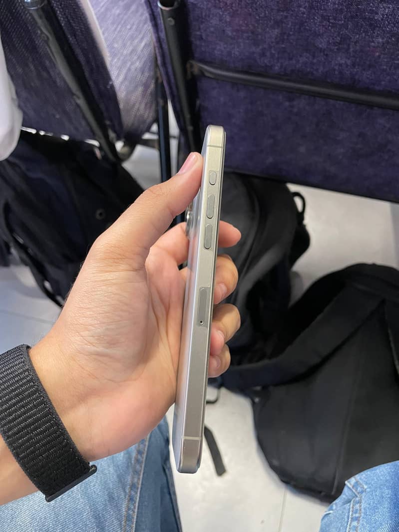 Apple iPhone 15 Pro Max 2