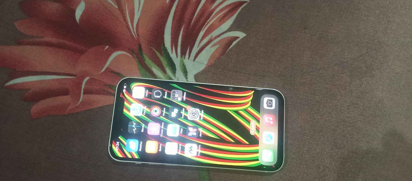 Apple iPhone 12 4