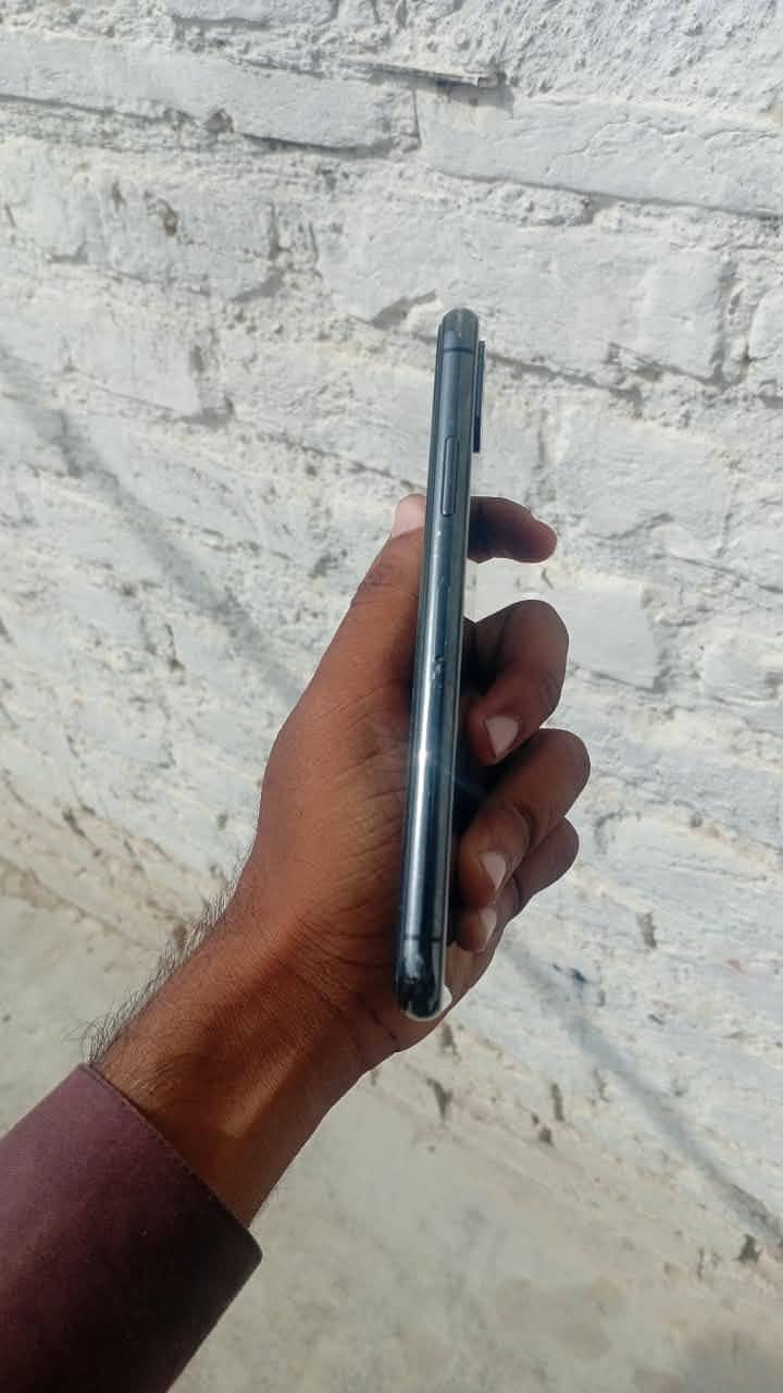 Apple iPhone X 5